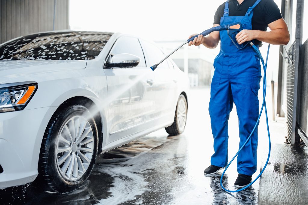professional washer blue uniform washing luxury car with water gun open air car wash (1)